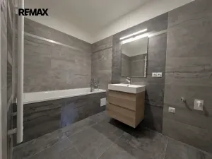 Pronájem bytu 1+kk, Praha - Vršovice, Na louži, 55 m2