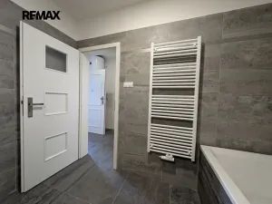 Pronájem bytu 1+kk, Praha - Vršovice, Na louži, 55 m2