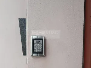 Pronájem garážového stání, Praha - Vinohrady, Mánesova, 10 m2