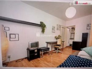 Pronájem bytu 1+kk, Praha - Libeň, U Stírky, 18 m2