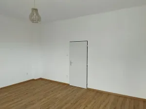 Pronájem bytu 2+1, Praha - Vysočany, Poděbradská, 77 m2