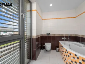 Prodej vícegeneračního domu, Praha - Křeslice, Ibišková, 304 m2