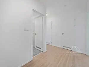 Pronájem bytu 1+kk, Praha - Chodov, Líbalova, 30 m2