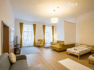 Pronájem bytu 2+1, Jindřichův Hradec, nám. Míru, 100 m2