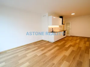 Pronájem bytu 1+kk, Praha - Modřany, Kolmanova, 37 m2