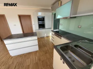 Prodej bytu 3+kk, Šestajovice, Revoluční, 74 m2