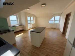 Prodej bytu 3+kk, Šestajovice, Revoluční, 74 m2
