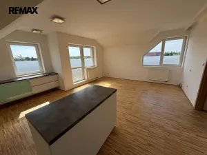 Prodej bytu 3+kk, Šestajovice, Revoluční, 74 m2