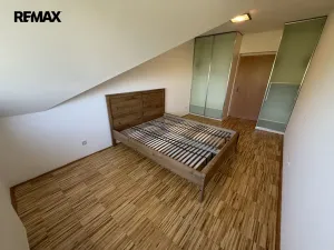 Prodej bytu 3+kk, Šestajovice, Revoluční, 74 m2