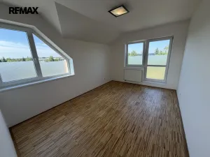 Prodej bytu 3+kk, Šestajovice, Revoluční, 74 m2