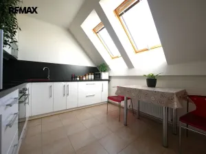 Pronájem bytu 1+1, Nupaky, U Školky, 50 m2