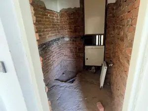 Dražba činžovního domu, Komorní Lhotka, 1000 m2
