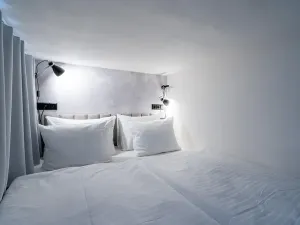 Prodej bytu 1+kk, Praha - Karlín, Prvního pluku, 18 m2