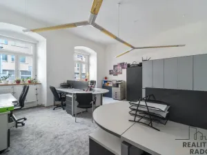 Pronájem kanceláře, Pardubice - Zelené Předměstí, třída Míru, 82 m2