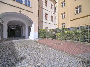 Pronájem kanceláře, Pardubice - Zelené Předměstí, třída Míru, 82 m2
