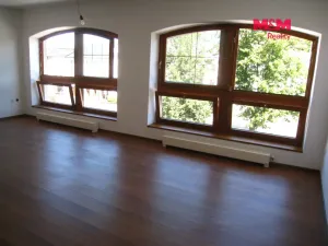 Prodej obchodního prostoru, Frenštát pod Radhoštěm, nám. Míru, 900 m2