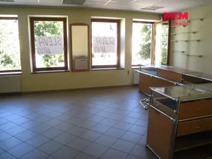 Prodej obchodního prostoru, Frenštát pod Radhoštěm, nám. Míru, 900 m2
