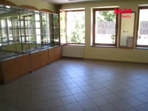 Prodej obchodního prostoru, Frenštát pod Radhoštěm, nám. Míru, 900 m2