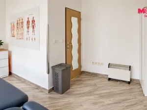 Pronájem obchodního prostoru, Hradec Králové, Komenského, 20 m2