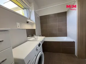 Pronájem bytu 1+kk, Praha, Počernická, 42 m2