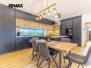 Prodej rodinného domu, Černuc, 180 m2