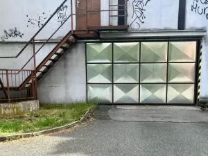 Pronájem garáže, Praha - Kobylisy, Famfulíkova, 19 m2