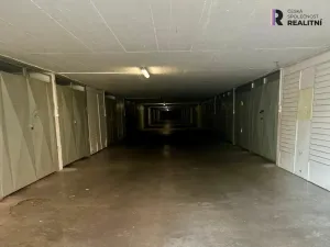 Pronájem garáže, Praha - Kobylisy, Famfulíkova, 19 m2