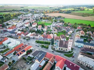 Prodej činžovního domu, Chlumec nad Cidlinou - Chlumec nad Cidlinou I, Klicperovo náměstí, 700 m2