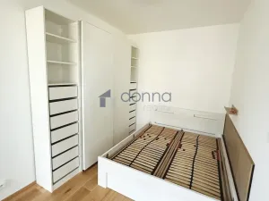 Pronájem bytu 1+kk, Praha, Vladimíra Kobranova, 39 m2