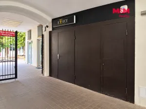Pronájem restaurace, Kostelec nad Černými lesy - Kostelec nad Černými Lesy, náměstí Smiřických, 188 m2