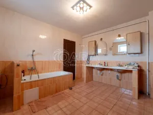 Prodej obchodního prostoru, Kladno - Švermov, Sportovní, 180 m2