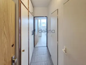 Pronájem bytu 1+kk, Praha, Káranská, 24 m2
