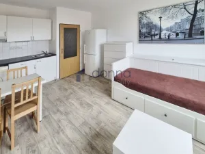 Pronájem bytu 1+kk, Praha, Káranská, 24 m2