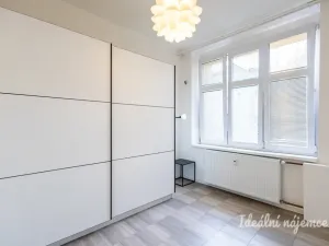 Pronájem bytu 2+kk, Praha - Vršovice, Oblouková, 40 m2
