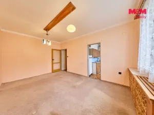 Prodej bytu 2+1, Úpice, Sládkova, 49 m2