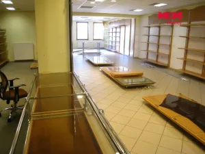 Prodej obchodního prostoru, Frenštát pod Radhoštěm, nám. Míru, 900 m2
