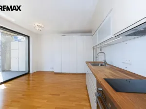 Pronájem bytu 1+kk, Praha - Libeň, Smrčkova, 32 m2