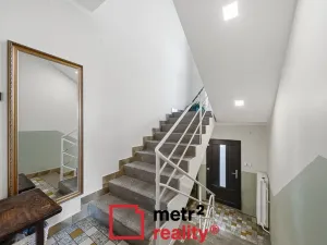 Prodej rodinného domu, Charváty, 303 m2