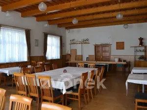 Prodej restaurace, Huslenky, 500 m2