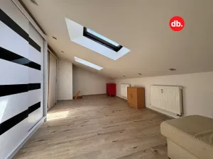 Pronájem bytu 2+kk, Karlovy Vary, Závodu míru, 60 m2