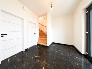 Prodej vícegeneračního domu, Šestajovice, Komenského, 275 m2