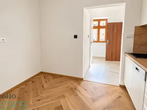 Pronájem bytu 1+kk, Praha, Seifertova, 32 m2