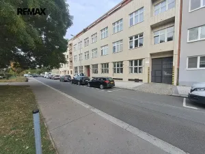 Pronájem garážového stání, Praha - Střešovice, Parléřova, 14 m2
