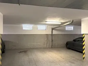 Pronájem garážového stání, Brno, Trýbova, 18 m2