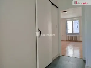 Pronájem bytu 2+1, Karlovy Vary, K. Čapka, 57 m2