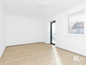 Pronájem obchodního prostoru, Pardubice, Chrudimská, 131 m2