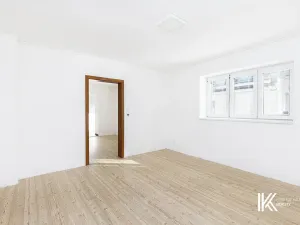 Pronájem obchodního prostoru, Pardubice, Chrudimská, 131 m2