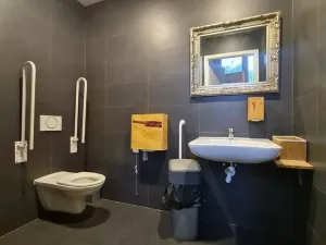 Pronájem restaurace, Praha - Kobylisy, Čumpelíkova, 82 m2