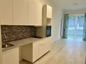 Pronájem bytu 1+kk, Praha - Hostavice, Českobrodská, 35 m2