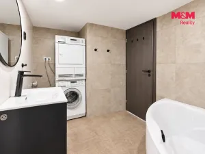 Prodej bytu 1+kk, Zlín, J. A. Bati, 100 m2